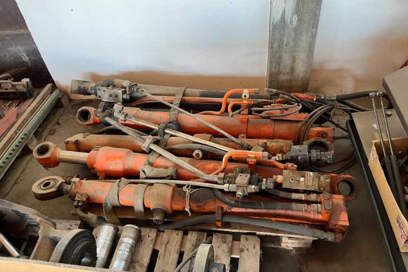 OmecoHub - Immagine FIAT HITACHI EX135